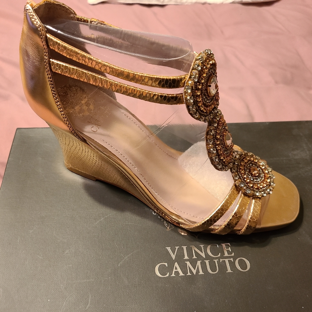 Vince Camuto - Picture 3 of 3